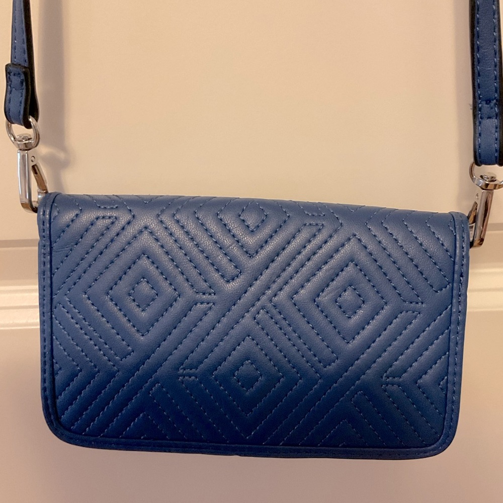 EUC INC International Concepts Quilted Crossbody Phone Case Wallet